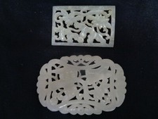 Two carved jade d'occasion  Expédié en Belgium