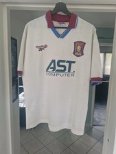 Aston villa 1996 d'occasion  L'Huisserie