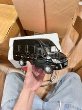 Carro modelo Iveco Daily Cargo Blind Van preto fundido escala 1:24 comprar usado  Enviando para Brazil