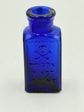 Usado, Garrafa minúscula vintage KR-3 tinta de cobalto iodo veneno crânio ossos cruzados 2 1/8" comprar usado Usado, Garrafa minúscula vintage KR-3 tinta de cobalto iodo veneno crânio ossos cruzados 2 1/8" comprar usado  Enviando para Brazil