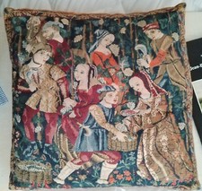 Ancien coussin tapisserie d'occasion  Corbigny