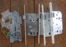 Lot 4serrures encastrées d'occasion Lot 4serrures encastrées d'occasion  Riom-ès-Montagnes