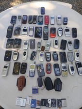 Usado, Lote de 51 celulares antigos não testados para peças, estojos e baterias. Veja fotos comprar usado Usado, Lote de 51 celulares antigos não testados para peças, estojos e baterias. Veja fotos comprar usado  Enviando para Brazil