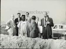 Press Photo Primeiro-ministro Harold Macmillan vê bombeamento de areia em Apapa, Lagos comprar usado  Enviando para Brazil