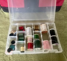 Caja de hilo de coser - 100% poliéster - varios colores segunda mano  Embacar hacia Mexico