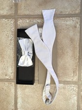 Two white bow for sale  LYMINGTON