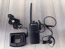 Rádio bidirecional Motorola RDV2020 VHF Business com bateria, carregador e fone de ouvido comprar usado  Enviando para Brazil