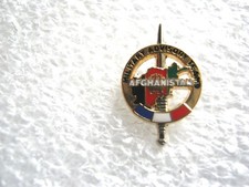Ancien pins troupes d'occasion  Saint-Mamert-du-Gard