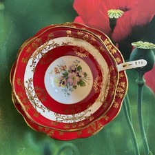 Xícara de chá e pires Royal Standard borda de filigrana vermelha e dourada buquê floral com pés comprar usado  Enviando para Brazil