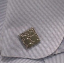 Usado, Abotoaduras Kenneth Cole New York prata travesseiro lava NOVO  comprar usado Usado, Abotoaduras Kenneth Cole New York prata travesseiro lava NOVO  comprar usado  Enviando para Brazil