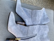 Botas femininas Burberry de camurça cinza meia panturrilha, tamanho 36 comprar usado Botas femininas Burberry de camurça cinza meia panturrilha, tamanho 36 comprar usado  Enviando para Brazil