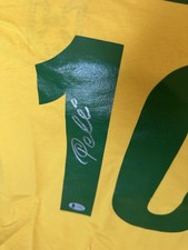 Camiseta de futebol brasileira autografada pelo lendário jogador de futebol, Pelé com certificado de autenticidade Beckett comprar usado  Enviando para Brazil