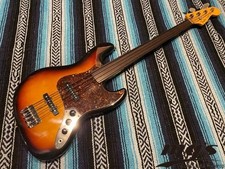 Fender japan jazz d'occasion  Expédié en Belgium