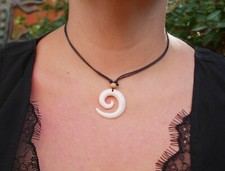 Collier cordon pendentif d'occasion Collier cordon pendentif d'occasion  Castelnau-le-Lez