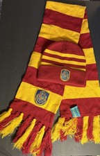 Conjunto de cachecol e chapéu Harry Potter Grifinória – Brasão de Hogwarts – Vermelho e dourado 52” x 8” comprar usado  Enviando para Brazil