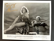 Sigourney weaver autographed d'occasion  Expédié en Belgium