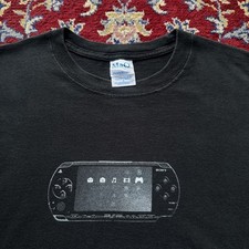 Camiseta promocional vintage 2004 console PSP logotipo Playstation sony videogame anos 2000 ano 2000, usado comprar usado Camiseta promocional vintage 2004 console PSP logotipo Playstation sony videogame anos 2000 ano 2000, usado comprar usado  Enviando para Brazil