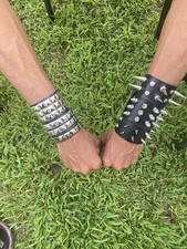 Conjunto de 6 pulseiras góticas de couro ecológico cravejadas - PACOTE DE BRAÇOS GÓTICOS, usado comprar usado  Enviando para Brazil