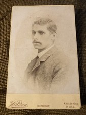 Cartão de armário vitoriano foto homem com bigode - Watson, casco comprar usado  Enviando para Brazil