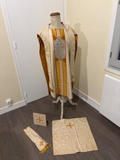 Belle chasuble prêtre d'occasion Belle chasuble prêtre d'occasion  Langeais