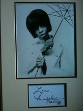 MADELINE BELL - CHART TOPPING SINGER - STUNNING SIGNED B/W DISPLAY comprar usado  Enviando para Brazil