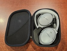 New bose quietcomfort for sale  New Baltimore