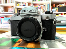 Nikon macchina fotografica usato  Torre del Greco