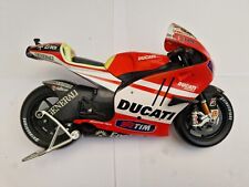 MAISTO 1/12 CLASSIC 2011 DUCATI DESMOSEDICI VALENTINO ROSSI MOTOCICLETA BIKE comprar usado  Enviando para Brazil