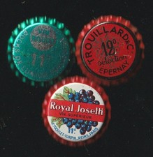 3 French WINE CHAMPAGNE bottle caps CORK kronkorken crown anciennes capsules comprar usado  Enviando para Brazil