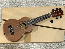 Hermoso instrumento de madera de ukelele Burks UK-21 segunda mano  Embacar hacia Argentina