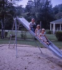 Foto realista estéreo vintage slide 3D 3 crianças no playground slide, usado comprar usado  Enviando para Brazil