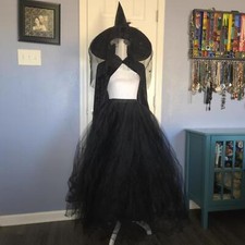 Fantasia de Bruxa Negra Encantadora OS - 2 Chapéus, Saia de Tule, Capa de Veludo Esmagado Nova Com Etiqueta comprar usado  Enviando para Brazil
