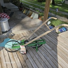 Hoss seeder for sale  Greenbackville