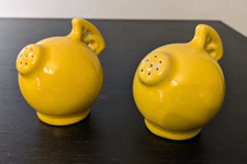 Usado, Agitadores de sal e pimenta estilo festa amarelo Art Deco Red Wing Gypsy Trail década de 1930 comprar usado  Enviando para Brazil