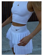 Jupe plissée nike d'occasion  Neuilly-sur-Seine