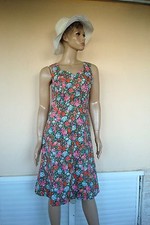 Robe fleurie rose d'occasion  Villeneuve-Loubet