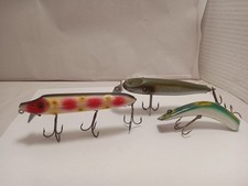LOTE DE 3 ISCAS DE PESCA VINTAGE DE MADEIRA HEDDON VAMP CREEK CHUB PIKIE KAUTZKY LAZY IKE comprar usado  Enviando para Brazil