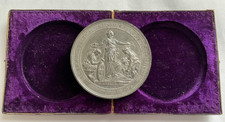 Medalla de metal blanco Julian CM-11 57,5 mm 67,5 g de la Exposición del Centenario de Estados Unidos 1876 con caja segunda mano  Embacar hacia Mexico