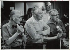 1974 Press Photo competidores que terminaram o jogo assistir como a ação continua, Denver comprar usado  Enviando para Brazil