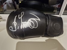 Luva de boxe preta assinada em prata pelo campeão mundial Oleksander Uysk comprar usado  Enviando para Brazil