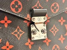 Louis vuitton pochette d'occasion  Expédié en Belgium