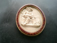 Medaillon albatre finement d'occasion Medaillon albatre finement d'occasion  Mer