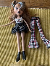 Vintage 2001 First Wave Bratz MGA Doll Pretty N Punk Yasmin z ubraniem, używany na sprzedaż Vintage 2001 First Wave Bratz MGA Doll Pretty N Punk Yasmin z ubraniem, używany na sprzedaż  Wysyłka do Poland