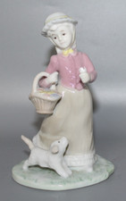 Estatuilla vintage Simson NIÑA con PERRO y cesta de flores 6 1/4" de alto segunda mano  Embacar hacia Mexico