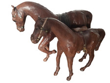 Statuettes chevaux cuirs d'occasion  Brie-Comte-Robert