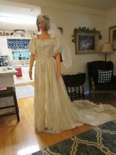 Beautiful wedding gown for sale  Victoria