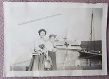 Foto da década de 1940 Segunda Guerra Mundial navio-hospital da Marinha no porto 2 mulheres felizes visitantes comprar usado  Enviando para Brazil