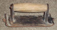 VINTAGE CONCRETE TROWEL WITH EXPANSION GROOVE, WOODEN HANDLE comprar usado  Enviando para Brazil