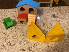 LOTE de brinquedo de mastigar luxo casa de hamster de madeira, bloco articulado, cadeira fácil comprar usado  Enviando para Brazil