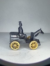 Usado, MINIATURA VINTAGE PINTADA À MÃO Carruagem de cavalo fundido e motorista - Achado raro comprar usado  Enviando para Brazil
